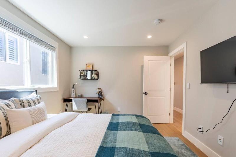 Lux Apartment On Hill Close To Sf image