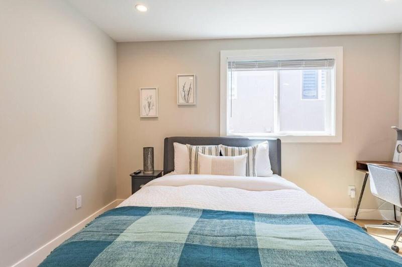 Lux Apartment On Hill Close To Sf image