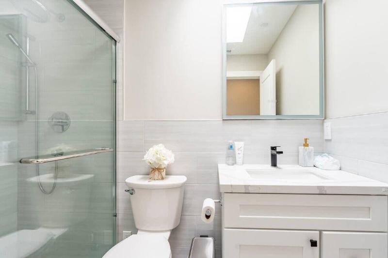 Lux Apartment On Hill Close To Sf image