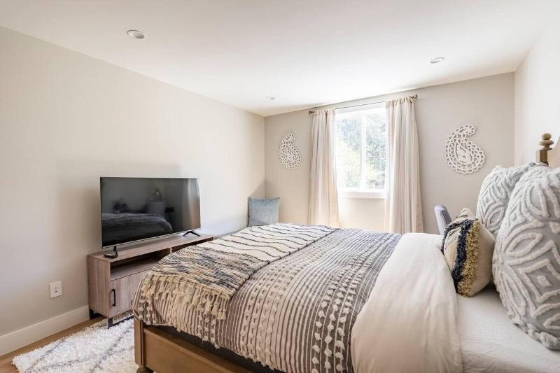 Lux Apartment On Hill Close To Sf image