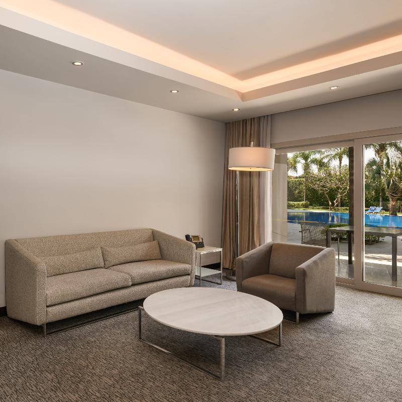 Dusit Thani LakeView Cairo image