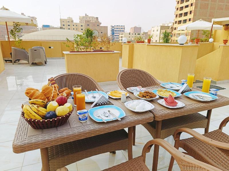 Discover Pyramids Inn image