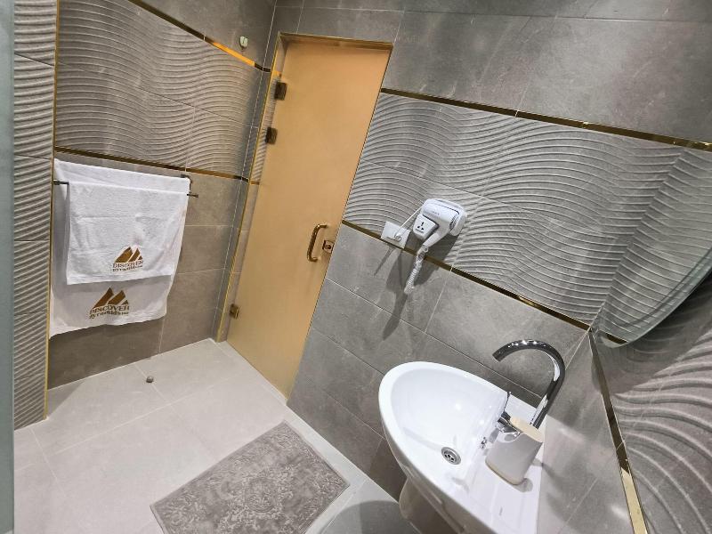 Discover Pyramids Inn image