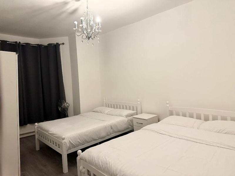 Rayans Lodge Startford image