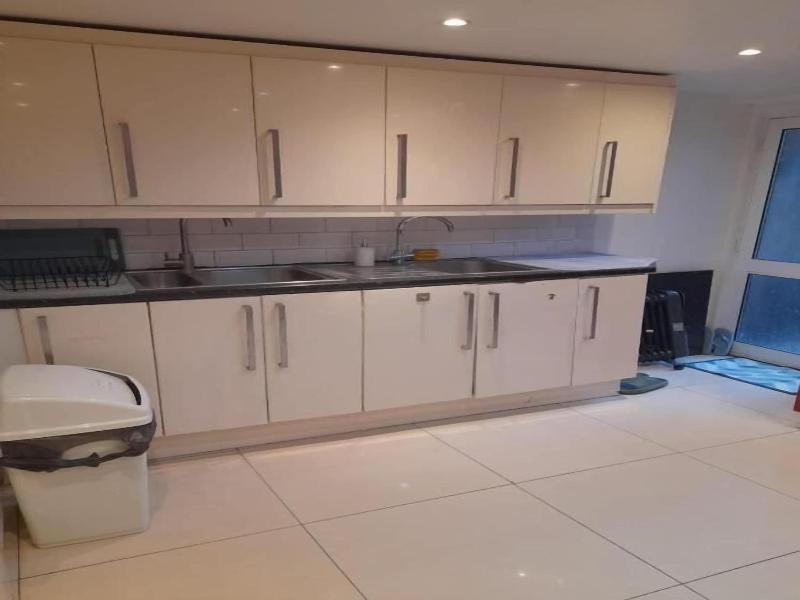 Rayans Lodge Startford image