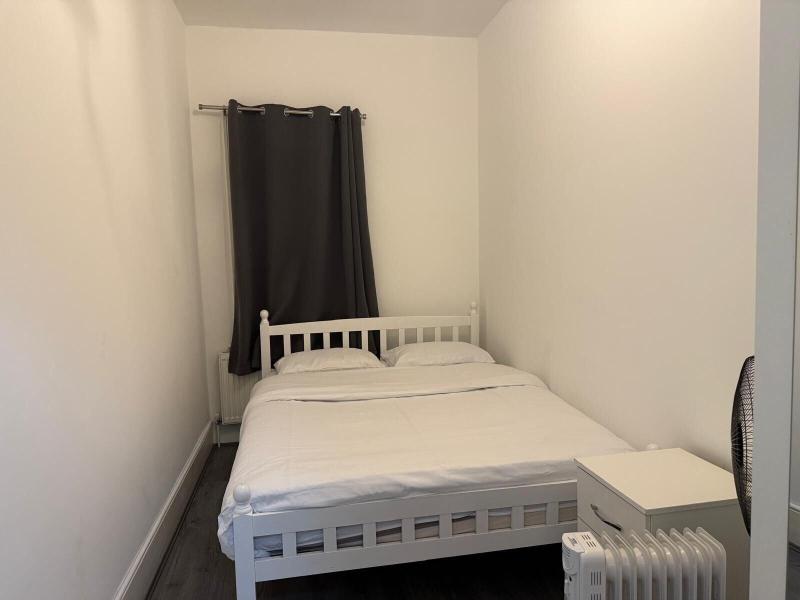 Rayans Lodge Startford image