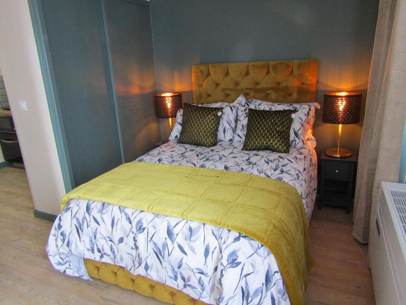 Herbert George Apartment Hotel image