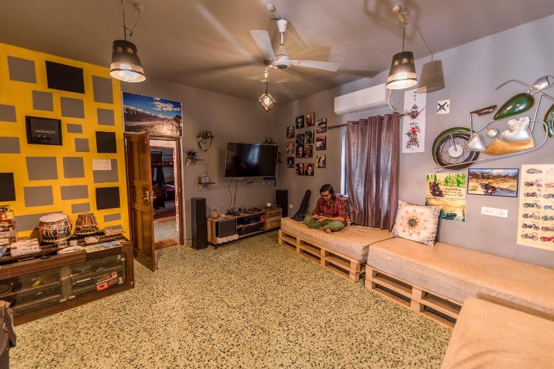 U R D Ki You Are The Key Hostels image