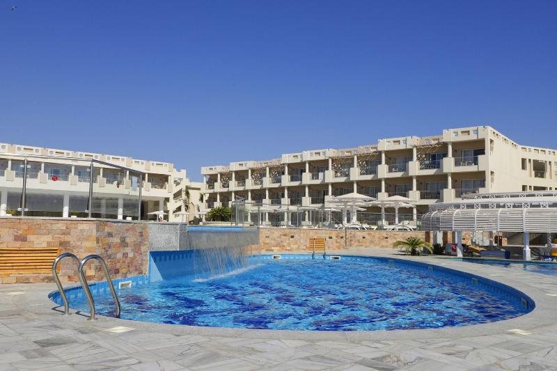 Sirena Beach Resort Spa image