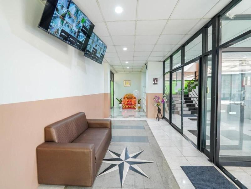 Roomquest Sps Hotel And Residence image