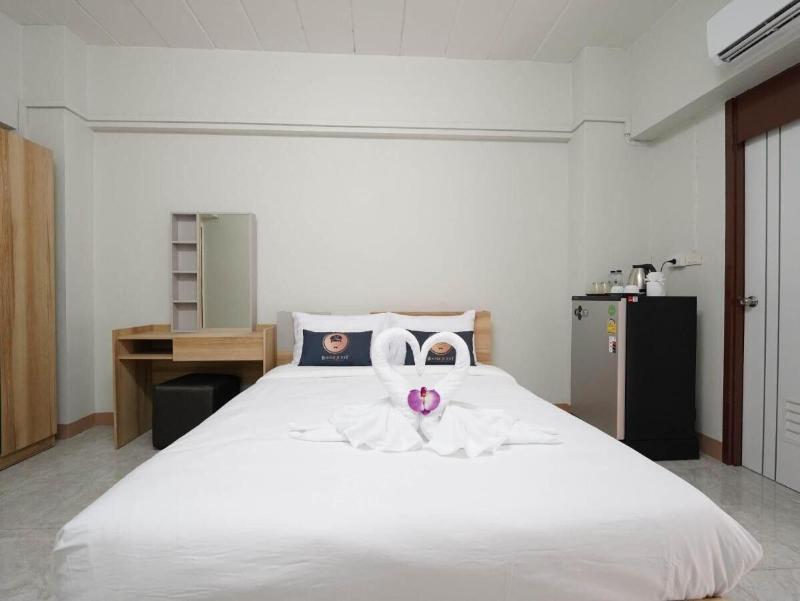 Roomquest Sps Hotel And Residence image