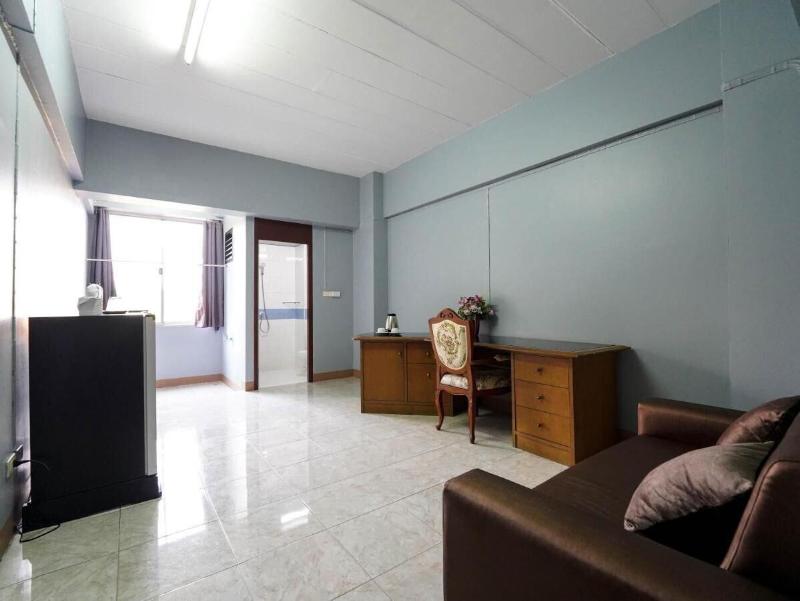 Roomquest Sps Hotel And Residence image