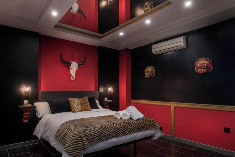 Molucano Themed Rooms image