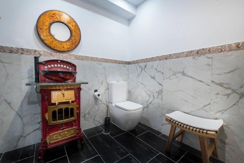 Molucano Themed Rooms image