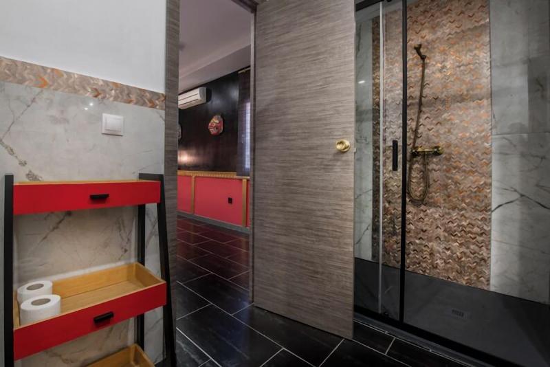 Molucano Themed Rooms image