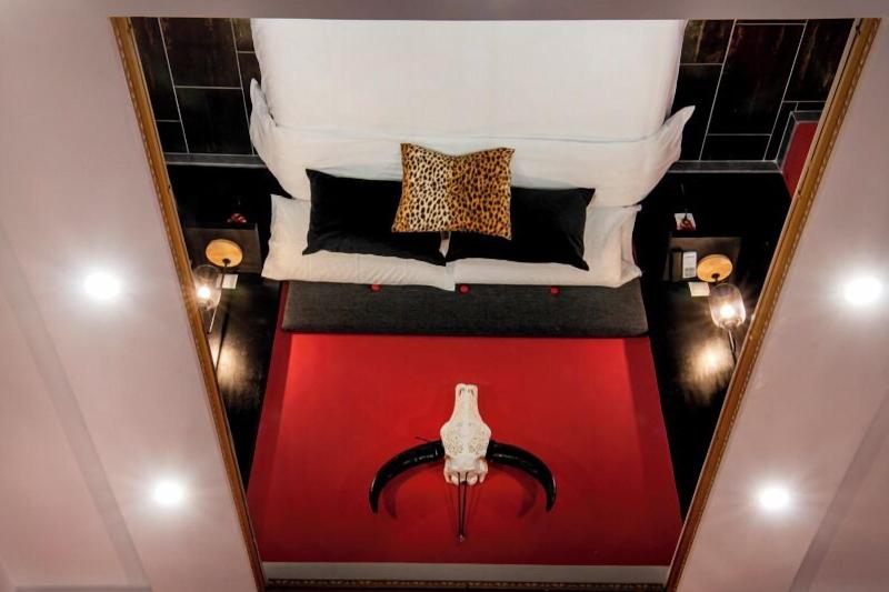 Molucano Themed Rooms image