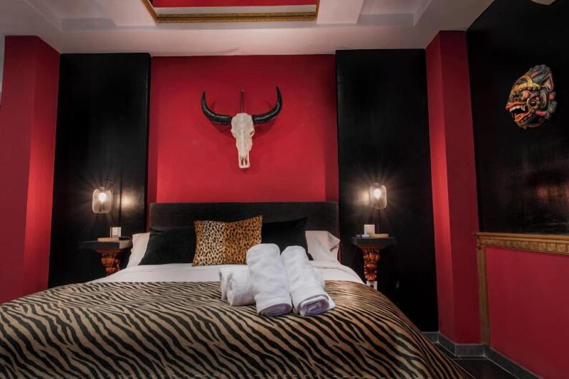 Molucano Themed Rooms image