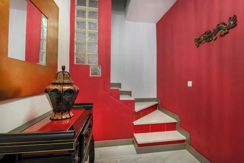 Molucano Themed Rooms image