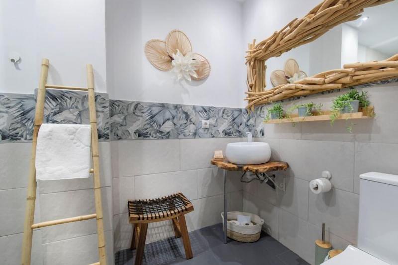 Molucano Themed Rooms image