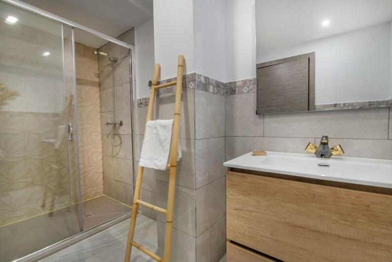 Molucano Themed Rooms image