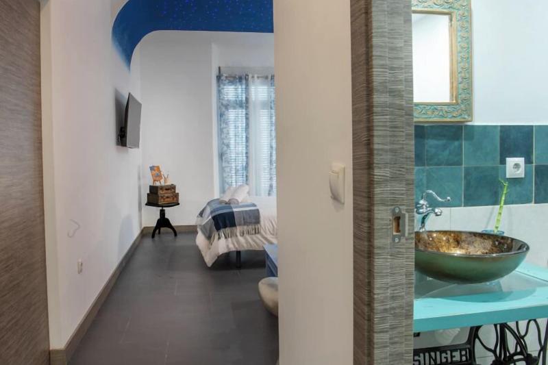 Molucano Themed Rooms image