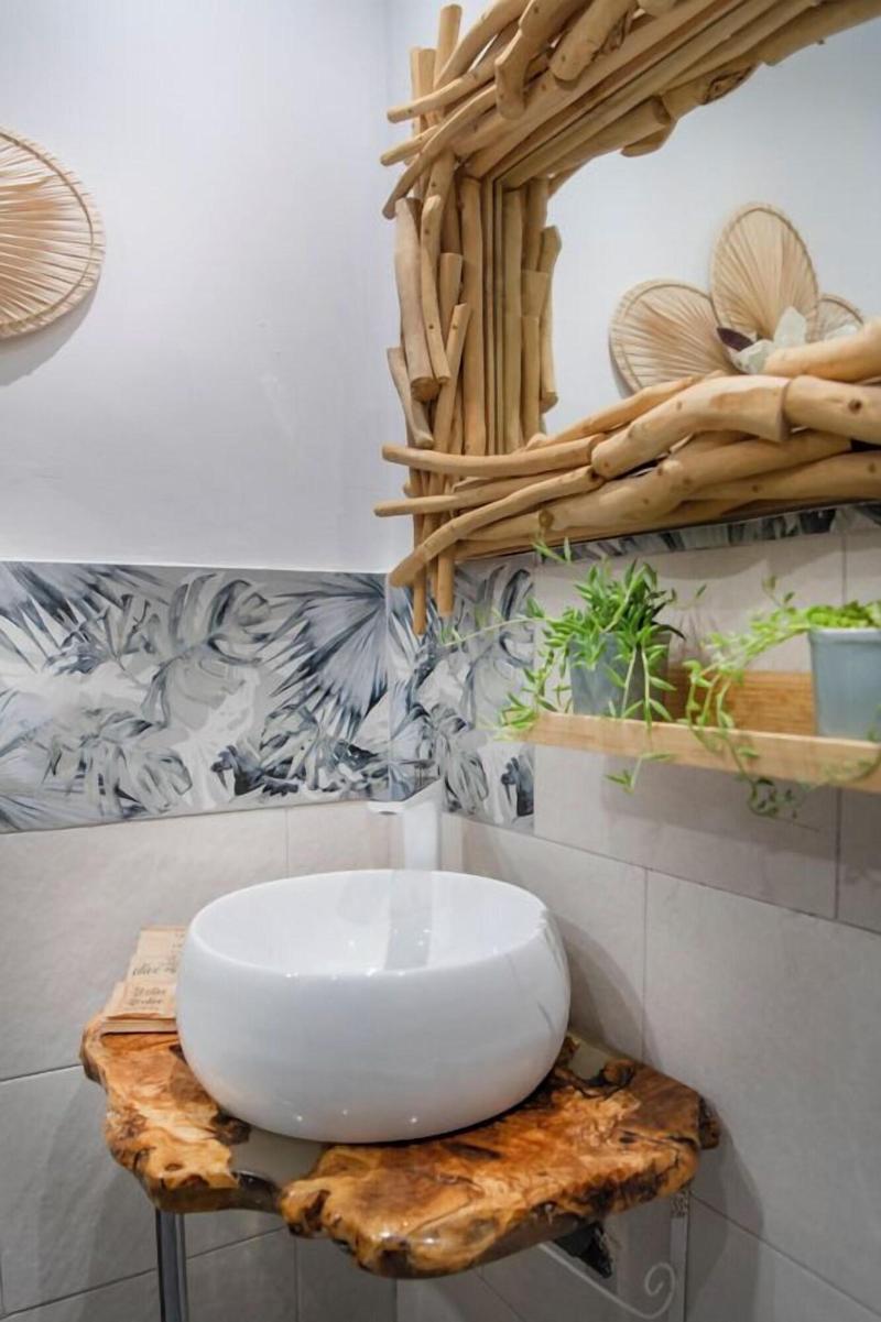 Molucano Themed Rooms image