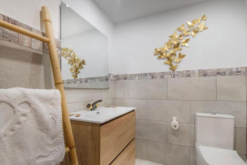 Molucano Themed Rooms image