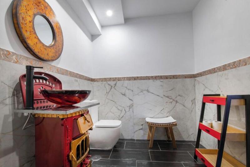 Molucano Themed Rooms image