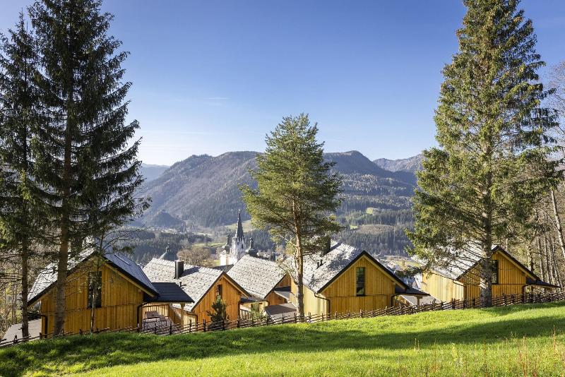 Hideaway Hotel Montestyria Chalets Suiten image