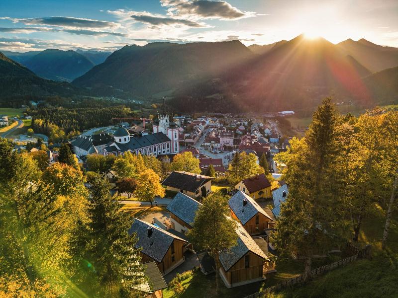 Hideaway Hotel Montestyria Chalets Suiten image