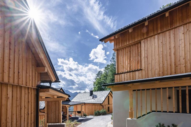 Hideaway Hotel Montestyria Chalets Suiten image