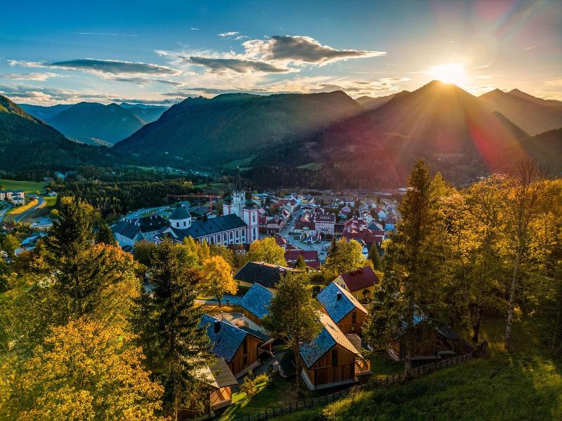Hideaway Hotel Montestyria Chalets Suiten image