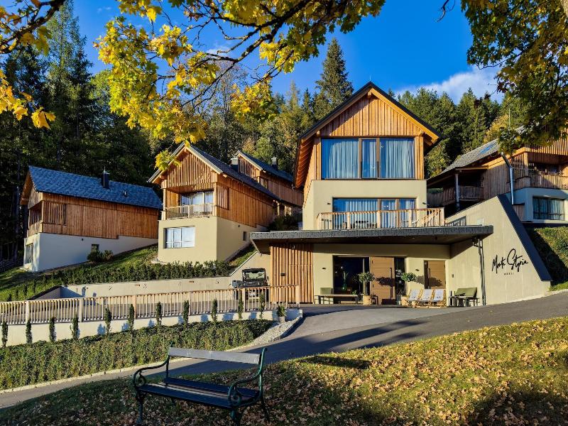 Hideaway Hotel Montestyria Chalets Suiten image