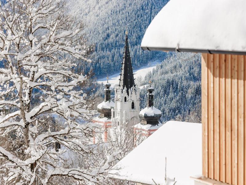 Hideaway Hotel Montestyria Chalets Suiten image