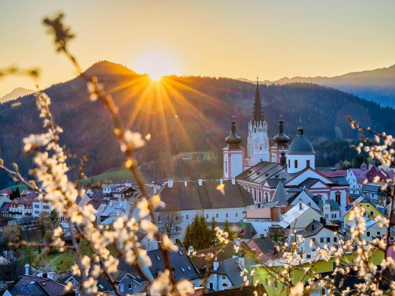Hideaway Hotel Montestyria Chalets Suiten image