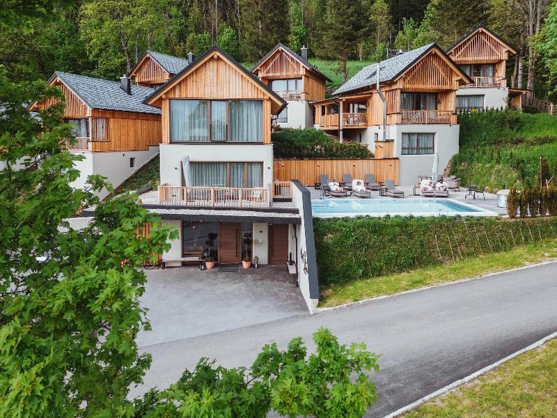 Hideaway Hotel Montestyria Chalets Suiten image