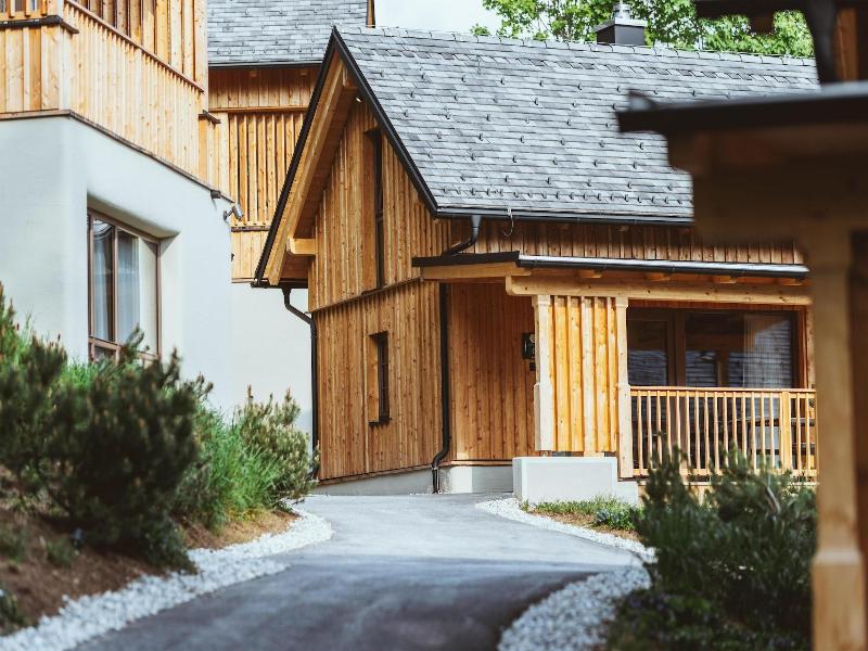 Hideaway Hotel Montestyria Chalets Suiten image