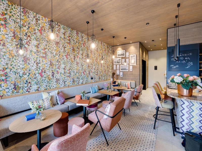 Hideaway Hotel Montestyria Chalets Suiten image