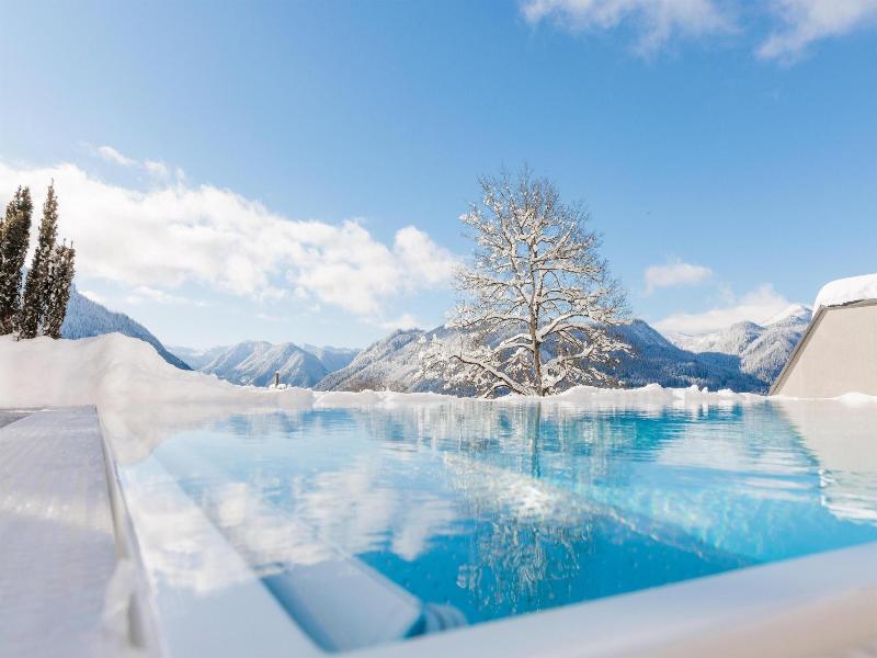 Hideaway Hotel Montestyria Chalets Suiten image