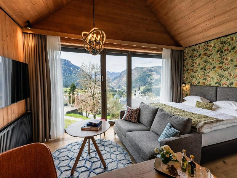Hideaway Hotel Montestyria Chalets Suiten image