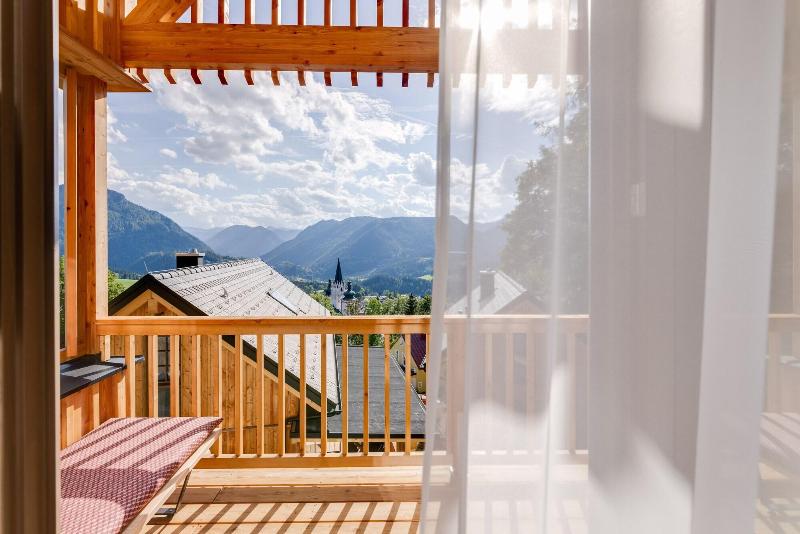 Hideaway Hotel Montestyria Chalets Suiten image