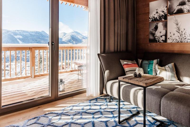 Hideaway Hotel Montestyria Chalets Suiten image