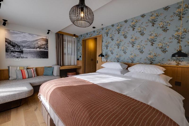 Hideaway Hotel Montestyria Chalets Suiten image