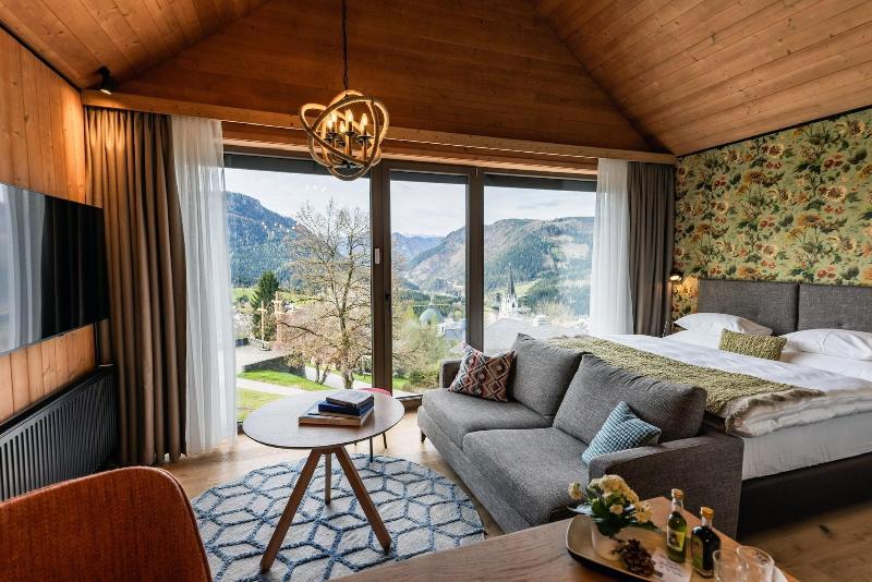 Hideaway Hotel Montestyria Chalets Suiten image