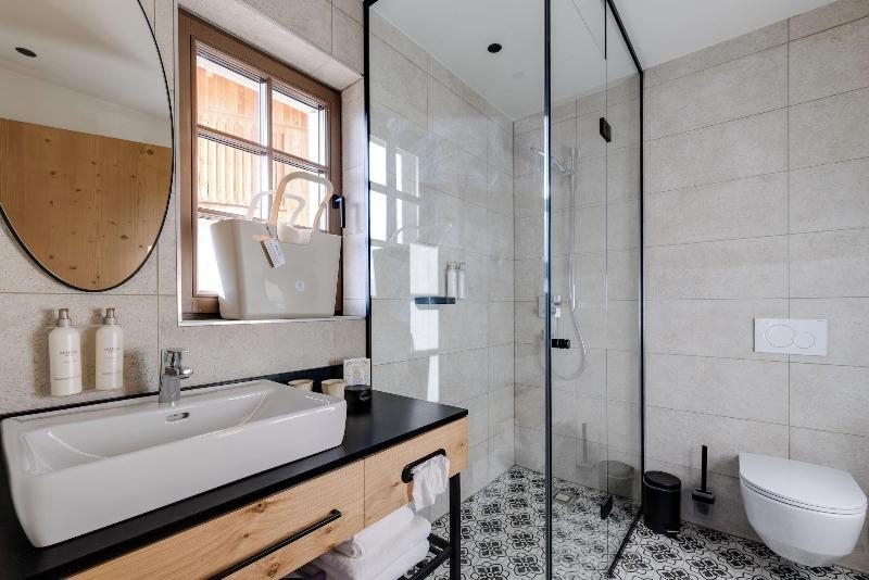 Hideaway Hotel Montestyria Chalets Suiten image