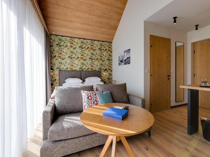 Hideaway Hotel Montestyria Chalets Suiten image