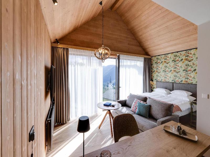 Hideaway Hotel Montestyria Chalets Suiten image