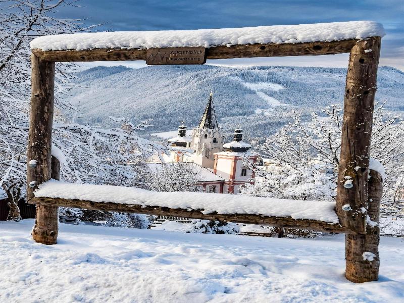 Hideaway Hotel Montestyria Chalets Suiten image