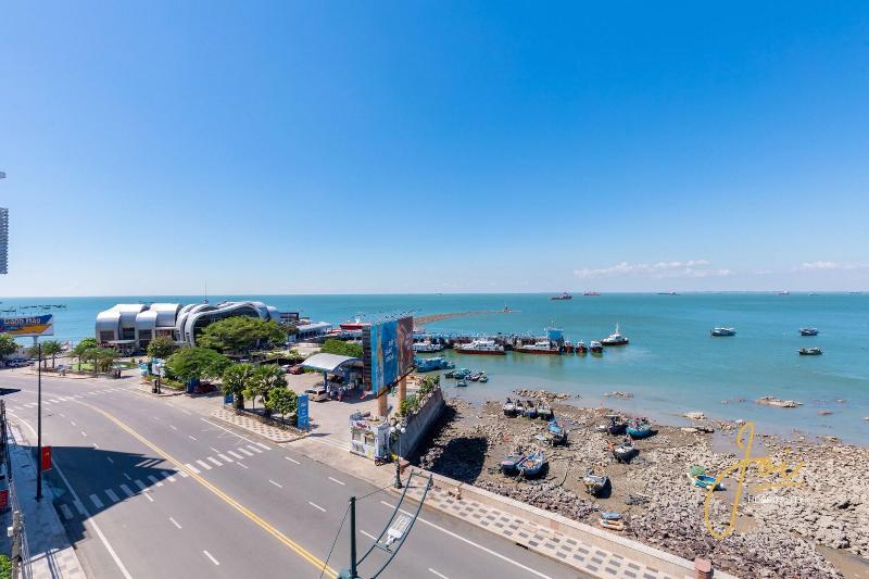Front Beach Hotel By Joi Hospitality image