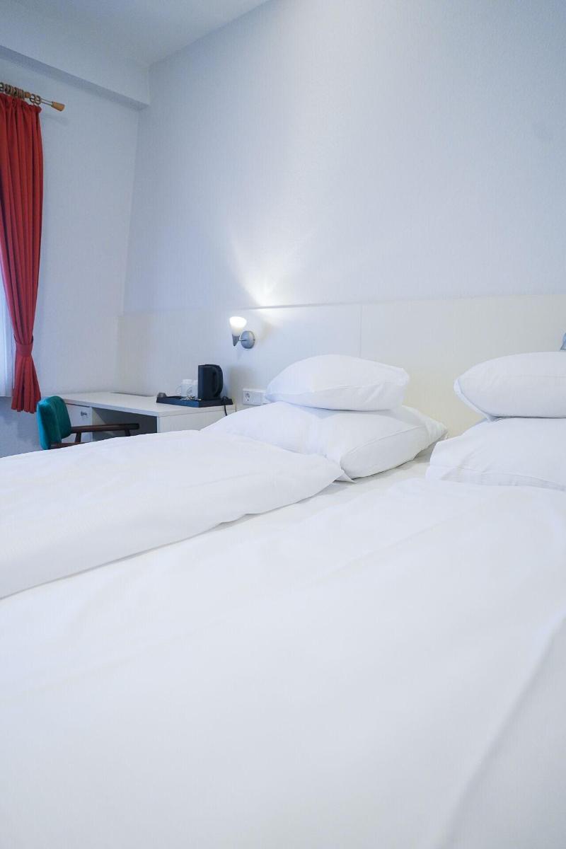 Ap Hotel Viernheim Am Kapellenberg image